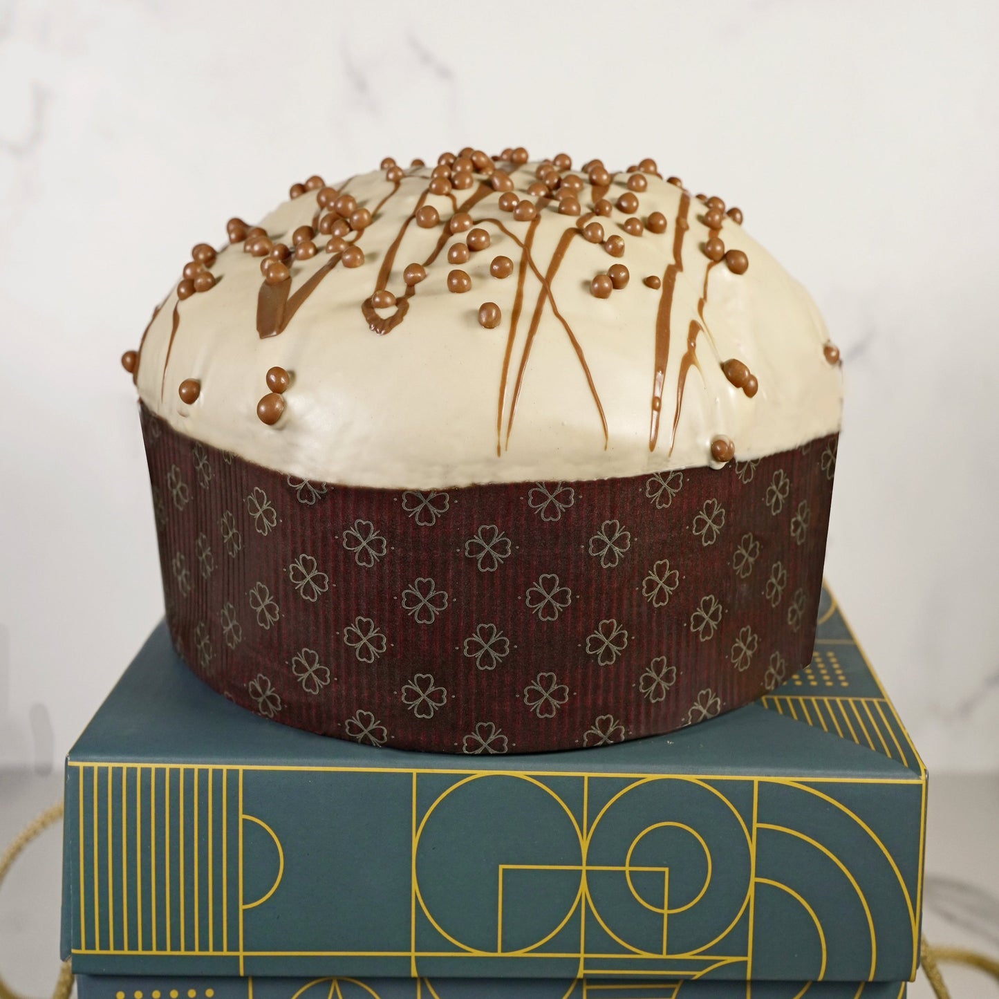 Panettone Artigianale Bueno con Glassa al Kinder Bueno e Sac à Poche - 1.1 kg + 300gr. di crema Bueno